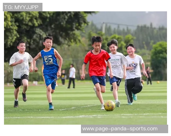 踢足球踢足球的乐趣与技巧分享让我们一起享受这项全球最受欢迎的运动 踢足球踢足球的乐趣与技巧分享让我们一起享受这项全球最受欢迎的运动